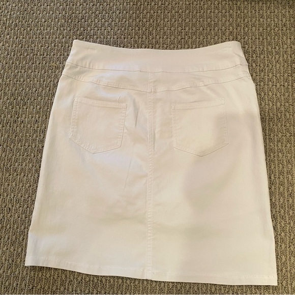 Slimsation 19” Skort in White - Picture 3 of 7